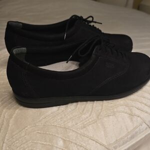SAS Women's Classic Black Lace-Up Sneakers